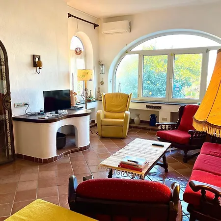 Nyaraló Elke Ischia