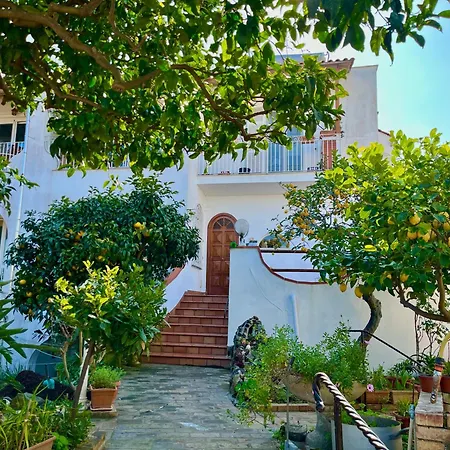 Elke Nyaraló Ischia